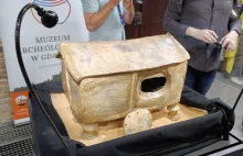 Zaprezentowano urnę domkową sprzed 2600 lat odkrytą w Bożepolu Wielkim!