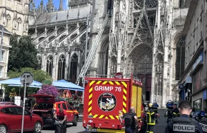 Pożar gotyckiej katedry w Rouen
