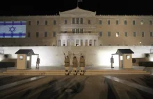 Grecja partia KKE potępia decyzję o oświetleniu budynku parlamentu w kolorach iz