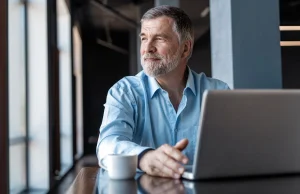 Cała prawda o pracownikach 50 plus. Są hitem rynku czy grupą do odstrzału