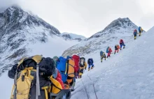 Nepal obciąża wspinaczy na Everest wyższymi opłatami za pozwolenia
