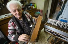 88-letni Czesław Adamczyk sam buduje harmonie