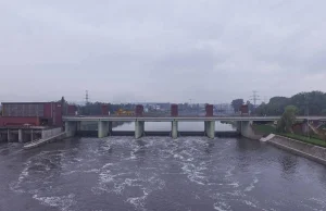 Dramatyczne wydarzenie na stopniu Dąbie. Policjant ratował natolatka