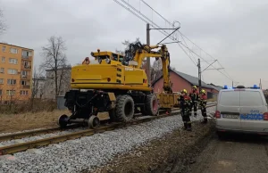 Koparka pędziła po torach. W kabinie nie było kierowcy