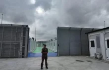 Plan Meloni wszedł w życie. Pierwsi migranci popłynęli do Albanii