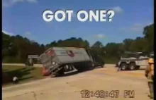 Podnoszenie przewróconej ciężarówki