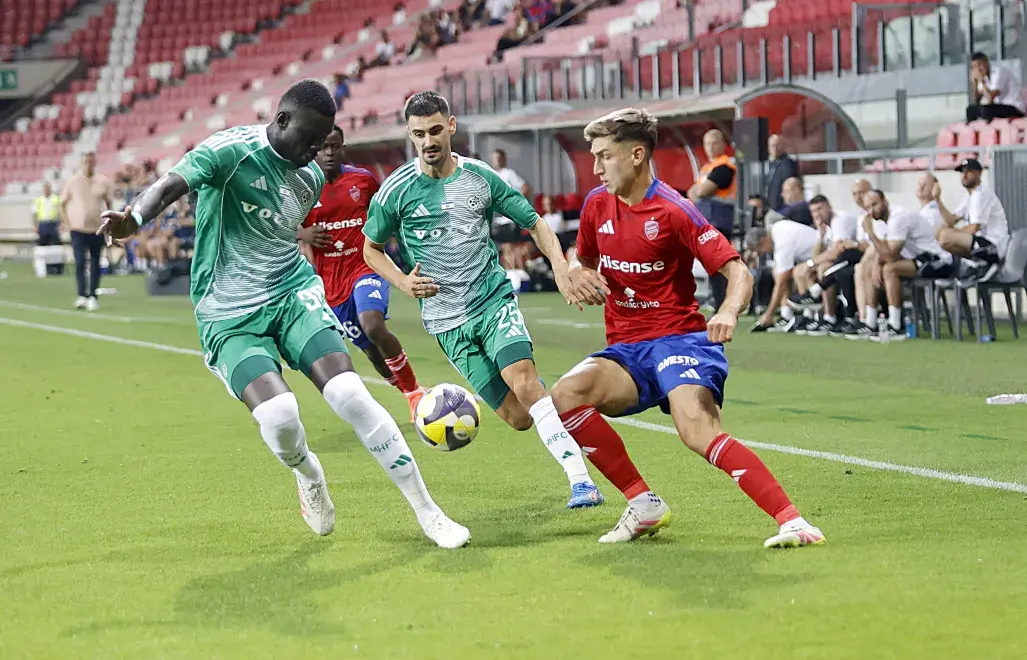 UEFA ostro uderza w Raków! Kibice Maccabi pod lupą za transparent