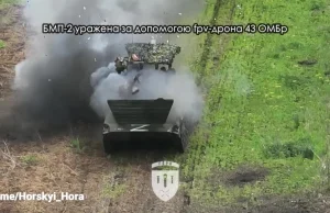 Orki wpadają do komory silnika BMP-2 w wyniku ataku drona.