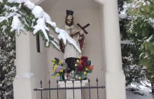 Kapliczka św. Jana Nepomucena - YouTube
