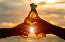 W Niemczech można pić a-----l od 14 roku życia, ale pod nadzorem rodziców.