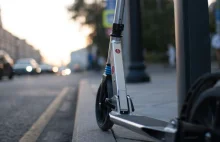 Koszalin: 81-latka na hulajnodze zderzyła się z ciężarówką