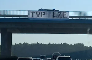 TVP ŁŻE transparent rozpraszał kierowców na autostradowej obwodnicy Krakowa