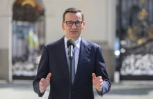 "Położyli się jak piesek". Morawiecki uderza w PO