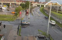 Gdańsk pod wodą, ogromną ulewa uniemożliwia ruch w mieście.