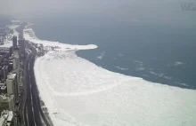 Pękający lód na jeziorze Michigan