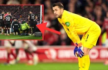 Łukasz Fabiański zniesiony na noszach! Zderzył się z rywalem. Fatalne obrazki