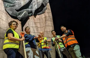 Kuriozalny donos na aktywistów za posprzątanie Pomnika Czynu Rewolucyjnego