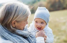 Czy babcia powinna opiekować się wnukami?