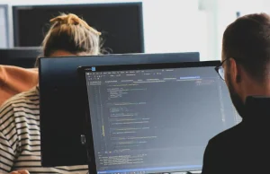 AI wycina początkujących programistów. "Nie ma powrotu do rynku pracownika"