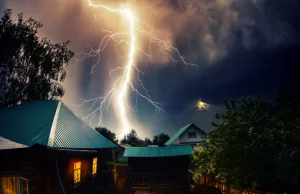 Jak skutecznie zabezpieczyć dom przed piorunami w okresie burzowym?