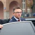 Wybory samorządowe 2024. Szymon Hołownia pędził limuzyną na partyjny wiec