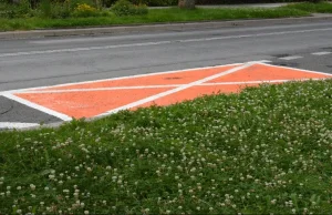 Zakopane. Pierwszy taki znak drogowy w Polsce. Pomarańczowe koperty na ulicach -
