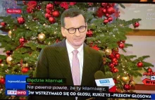 Wpadka TVP. Na ekranie Morawiecki, pod spodem napis: "Będzie kłamał".