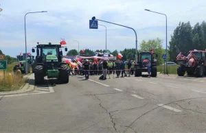 Ukraińscy rolnicy blokują przejścia graniczne. Zablokowali polskim tirom drogę