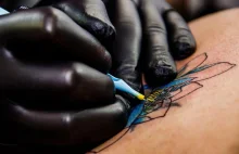 Tatuaże zwiększają ryzyko raka? Ministerstwo odniosło się do najnowszych badań