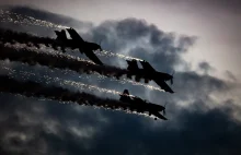 Oślepiał laserem pilotów, którzy ćwiczyli w nocy. Stanie przed sądem.