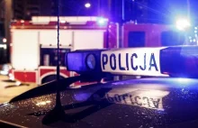 Potwornie ranny mężczyzna na ulicy Brzechwy w Bydgoszczy. Leżał nagi w krzakach