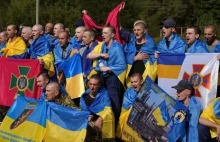 Tortury ukraińskich jeńców na Białorusi. "Miejsce podobne do kołchozu"