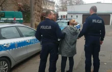 Rumunka okradła harcerzy sprzedających znicze pod warszawskim cmentarzem