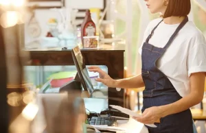 Najciemniej pod latarnią. Bar w urzędzie skarbowym nie wydawał paragonów