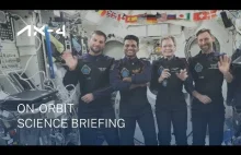 Sławosz Uznański-Wiśniewski zrywa Rosyjską flagę