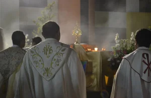 Dramatyczny brak księży w Polsce. Kościół chce ściągnąć ich z Afryki