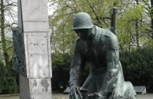 Chwała Saperom - pomnik upamiętniający bohaterów powojennej Warszawy