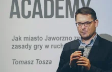 Tomasz Tosza. Urzędnik z Jaworzna chce zmienić warszawskie ulice