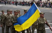 Król Karol III przyjął defiladę w rocznicę Dnia Zwycięstwa. Ukraińcy też byli