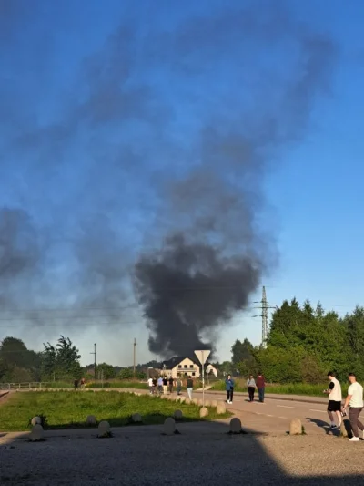 Kłęby dymu w Oświęcimiu. Płonie skład opon. Sezon na palenie śmieci w pełni :)