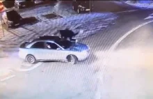 Pijany kierowca przewoził pasażera na dachu auta [nagranie]