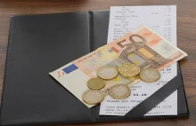 Czy napiwek to obowiązek? Zasady dawania napiwków w różnych krajach