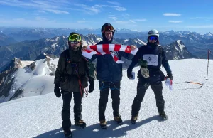 Zdobyli Szczyt Mount Blanc aby pomagać! Wśród nich mieszkaniec Rzyk z szalikiem