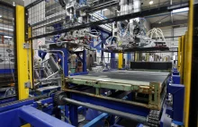 Chiński smok gasi światło. W fabryce w Jiaxing nie pali się ani jedna lampa