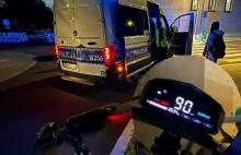 Nastolatek jechał 90 km/h na hulajnodze i to z koleżanką