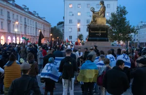 Setki osób na ulicach Warszawy. Jedni popierają Palestynę, drudzy Izrael [ZDJĘCI