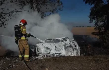 BMW spłonęło, kierowca nie żyje. Ojciec ofiary zabiera głos