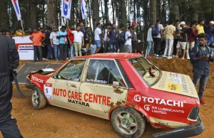 Samochód wypadł z trasy podczas wyścigu na Sri Lance. Nie żyje siedem osób