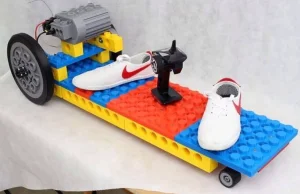 Twórca tworzy gigantyczną, drukowaną w 3D deskorolkę elektryczną “LEGO”