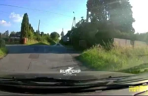 Wyprzedzanie szczyli na motorze..